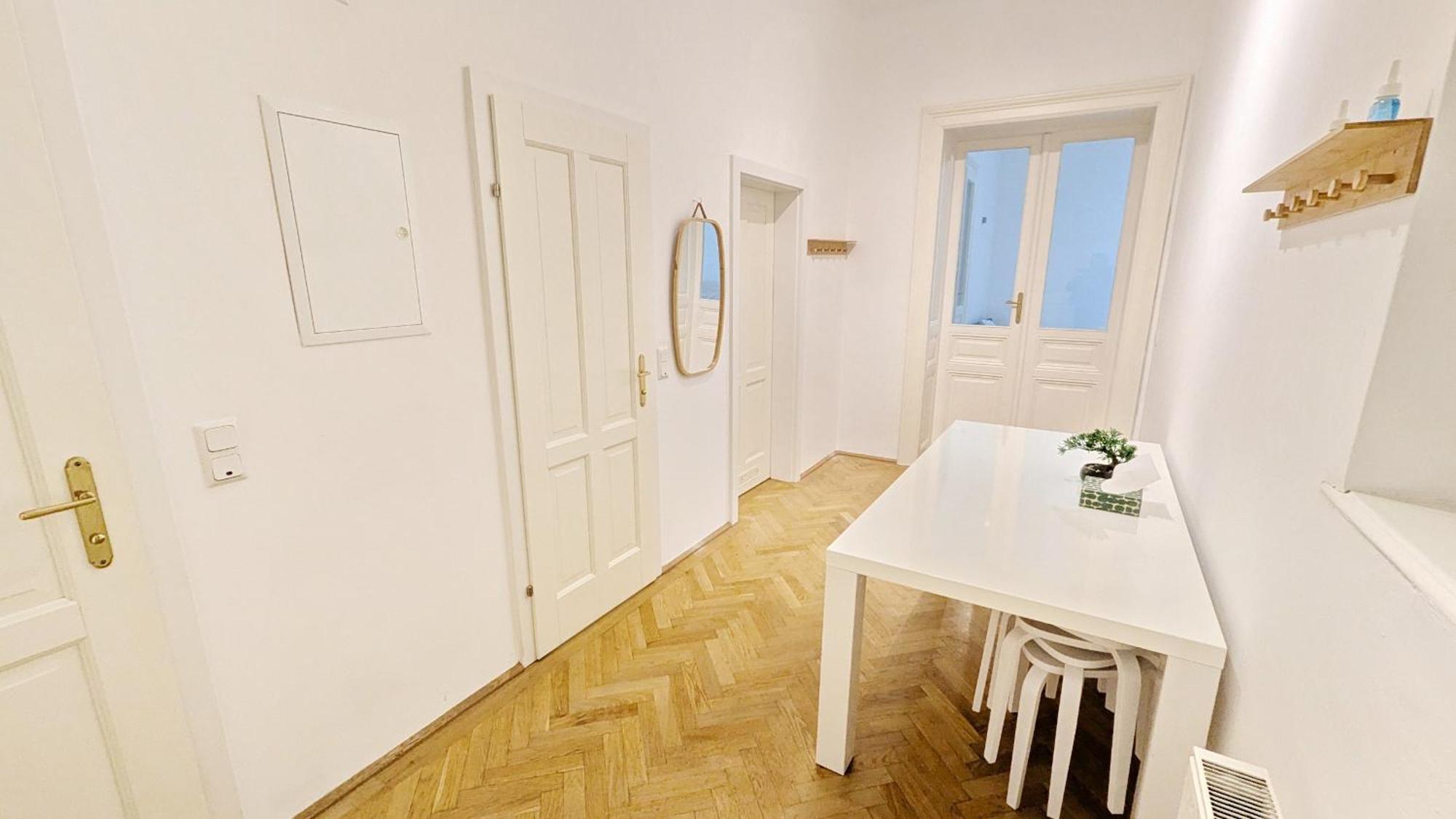 For 12p - 2 Minutes Form Main Station Apartment Vienna